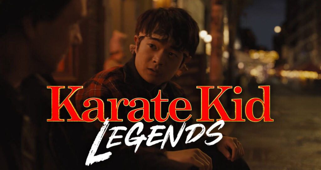 Poster film Karate Kid: Legends (2025) menampilkan karakter utama Li Fong (diperankan oleh Ben Wang) dengan latar belakang kota yang gelap, sambil mengenakan ikat kepala khas karate, menggambarkan suasana emosional dan konflik yang dihadapi dalam film. Teks "Karate Kid Legends" muncul dengan gaya font ikonik, menggabungkan elemen nostalgia dan semangat perjuangan.