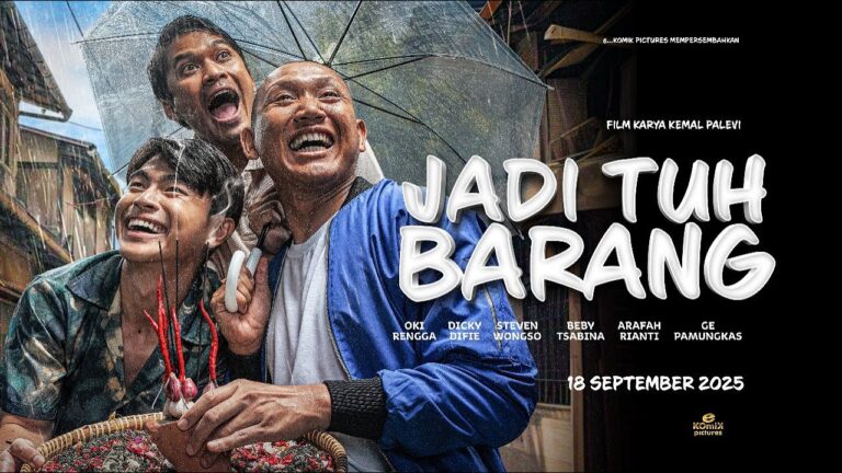 Poster film Jadi Tuh Barang menampilkan tiga tokoh utama sedang tersenyum di bawah hujan sambil memegang payung dan sesajen, dengan judul besar di sisi kanan dan daftar pemain serta tanggal rilis 18 September 2025.