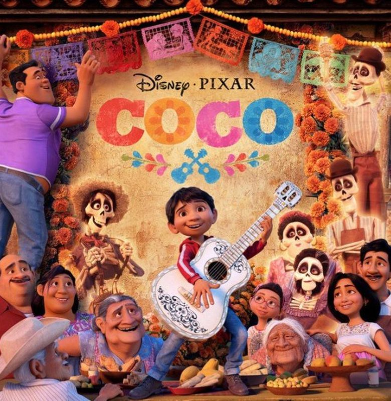 Poster film Coco yang menampilkan karakter utama Miguel, keluarga Rivera, dan beberapa karakter dari dunia roh, dengan latar belakang yang berwarna cerah dan dekorasi khas Dia de los Muertos.