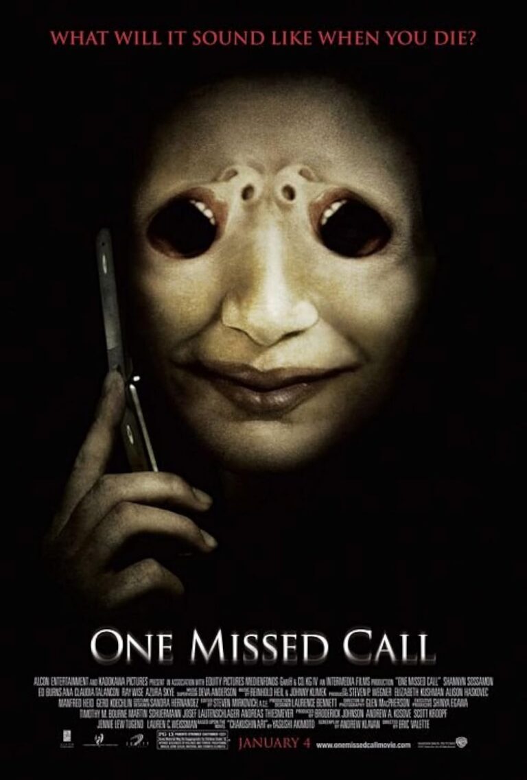 Poster film horor Jepang One Missed Call menampilkan wajah wanita menyeramkan dengan mata gelap memegang ponsel, simbol teror panggilan kematian.