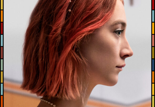 Poster film Lady Bird dengan gambar karakter utama, Lady Bird (Saoirse Ronan), menatap ke depan dengan ekspresi serius. Dikelilingi oleh warna-warna cerah di bagian tepi poster dan tulisan besar bertuliskan "Lady Bird" di bawah gambar.