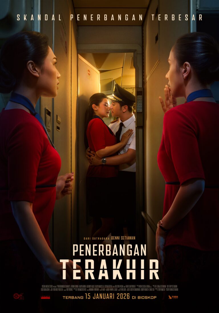 Poster film Penerbangan Terakhir (2026) dengan tema skandal penerbangan, menampilkan adegan cinta antara pramugari dan pilot.