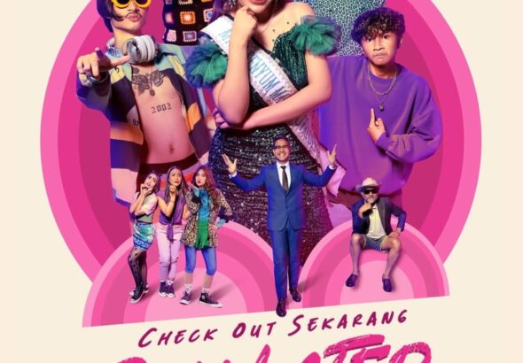 Poster film Check Out Sekarang, Pay Later (CAPER) yang menampilkan Amanda Manopo, Devano Danendra, dan Fajar Sadboy sebagai pemeran utama dengan tema pinjaman online yang mengubah hidup.